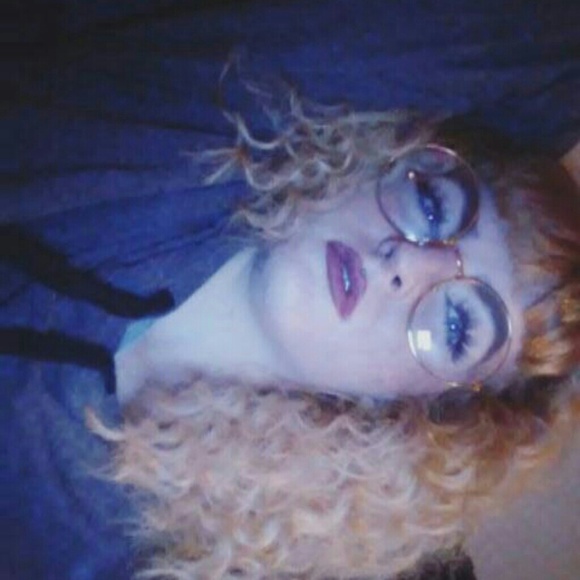 Meet your Posher, Julia - Picture 4 of 4